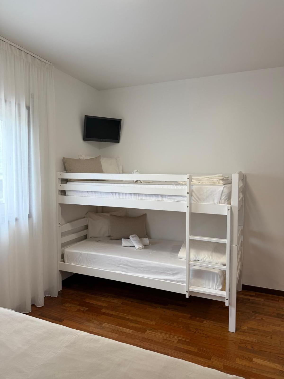 Guest House Mj ポボア・デ・バルジン エクステリア 写真